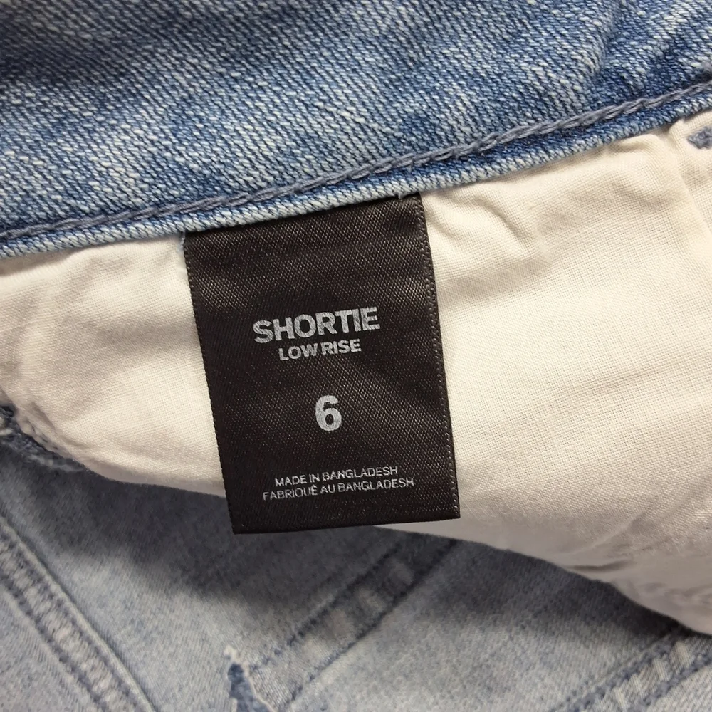 Express Low Rise Light Blue Embroidered Rose Denim Jeans Shorts Size 6 - Picture 5 of 6